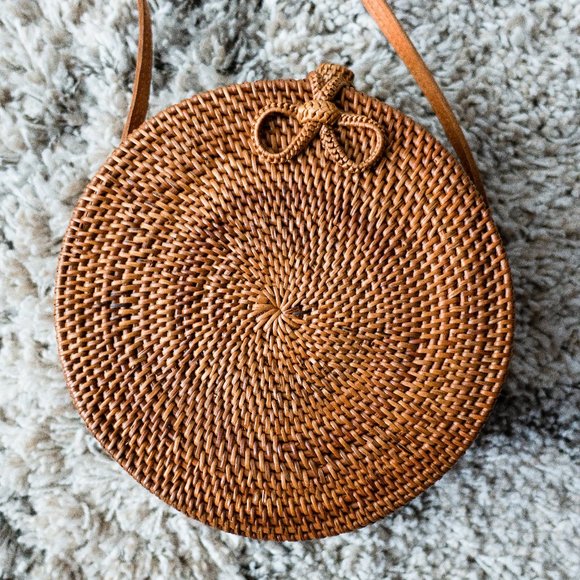 Balinese Rattan Bag (Round) - Picture 2 of 13